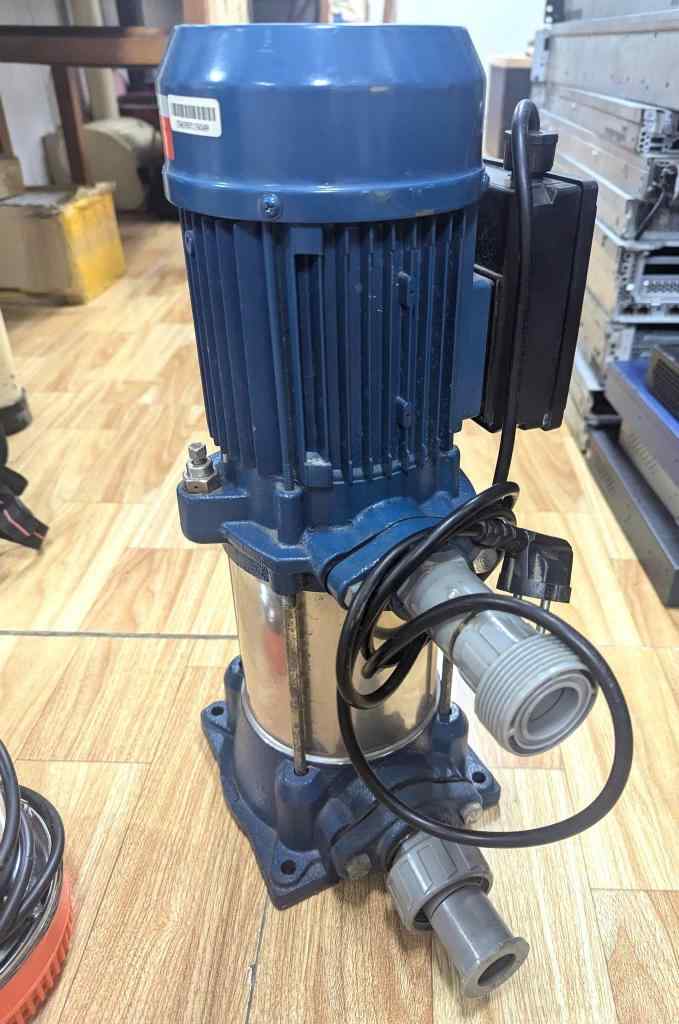 Máy bơm trục đứng đa tầng cánh Ewara VM 2-9*9T 2HP