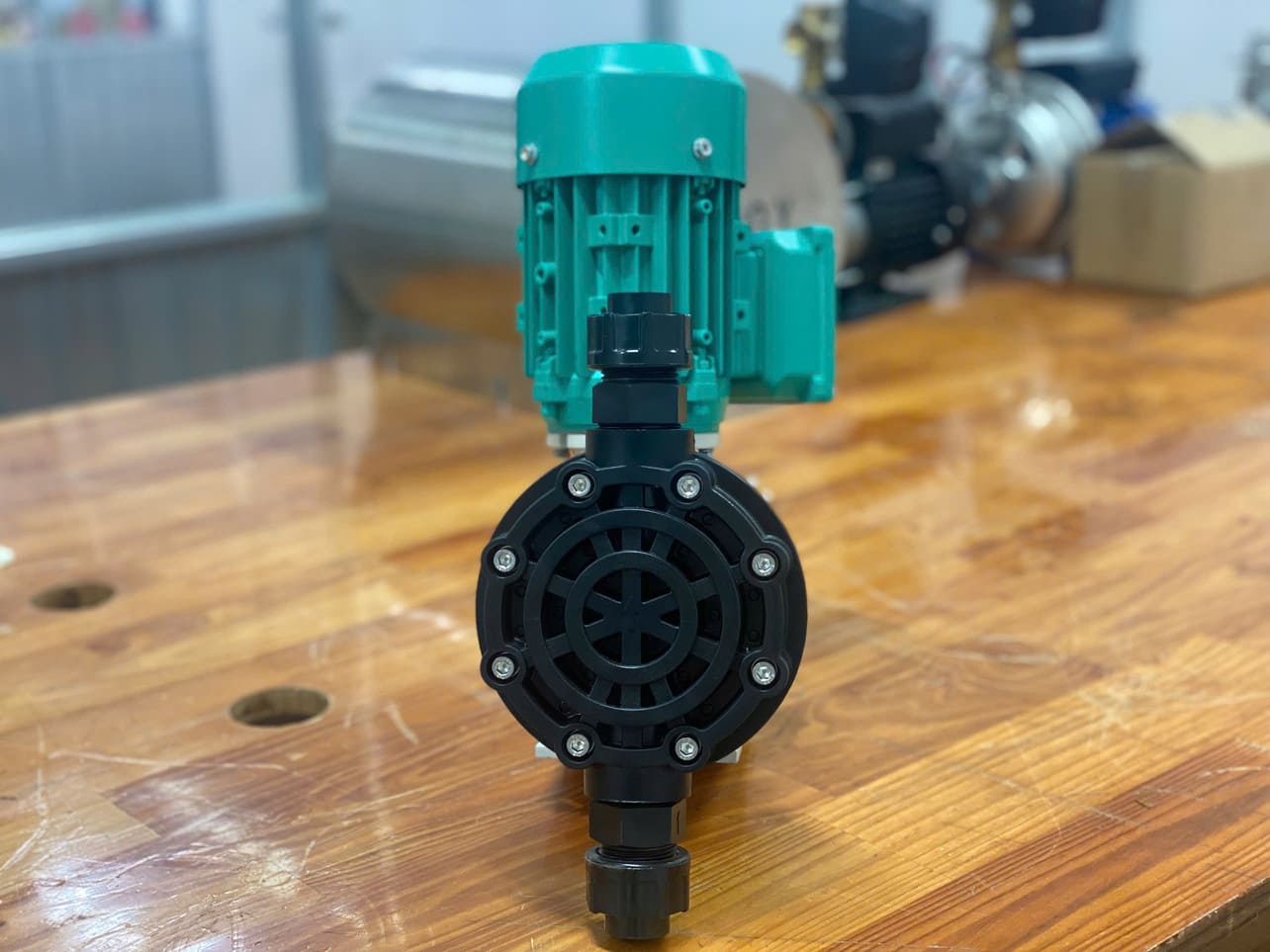 Ảnh thực tế máy bơm định lượng màng Maro Series ND 5