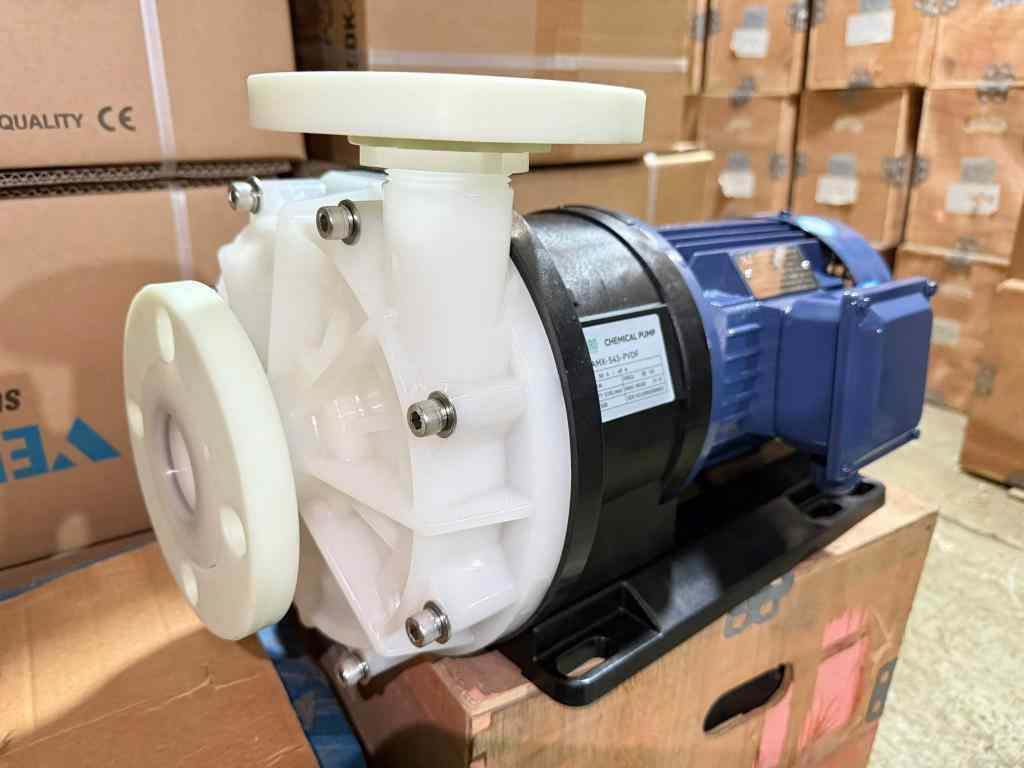 Ảnh thực tế máy bơm hóa chất đầu nhựa Maro SG 2