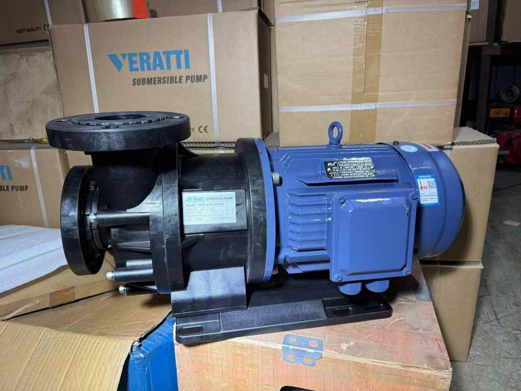 Ảnh thực tế máy bơm hóa chất đầu nhựa Maro SG 3