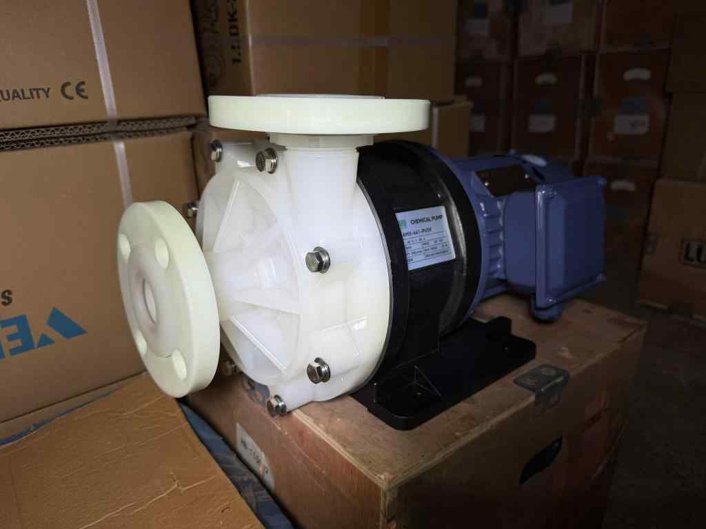 Ảnh thực tế máy bơm hóa chất đầu nhựa Maro SG 4