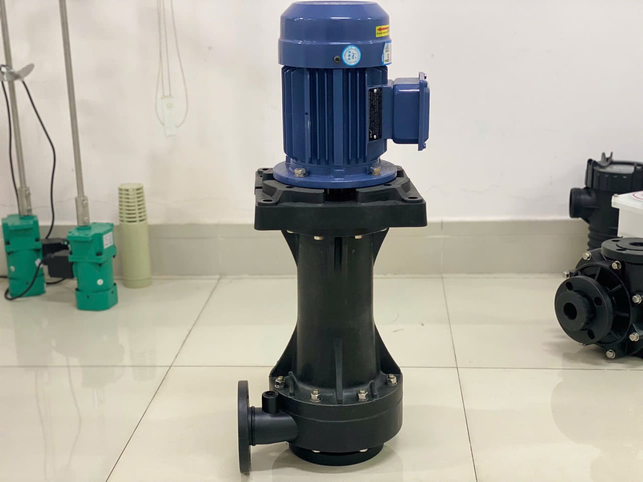 Ảnh thực tế máy bơm hóa chất trục đứng Maro BT 5