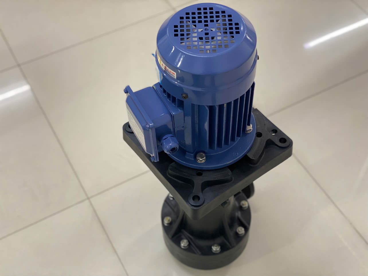 Ảnh thực tế máy bơm hóa chất trục đứng Maro BT 6