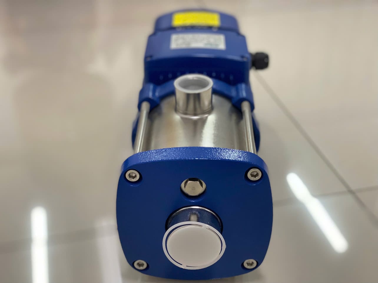 Ảnh thực tế máy bơm đa tầng cánh inox Maro CHM 3