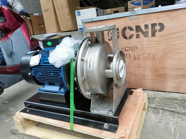 Ảnh thực tế máy bơm trục ngang inox CNP ZS 2