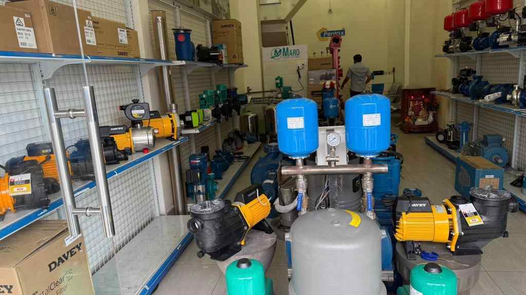 máy bơm hồ bơi biến tần davey promaster vận hành cùng máy điện phân clo